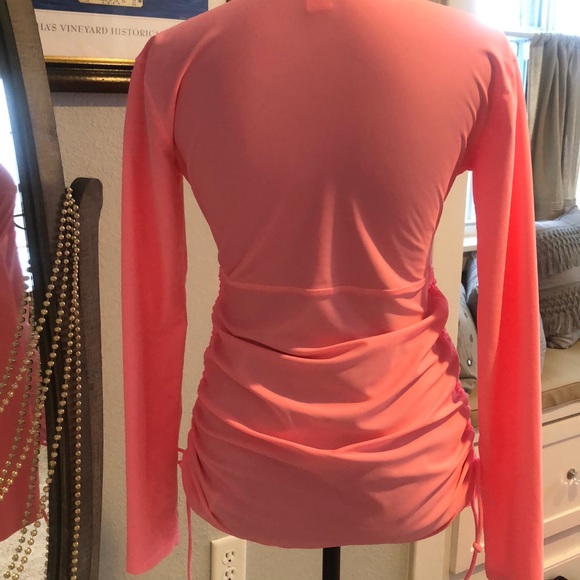 💕 NEW Ladies Rash Guard 💕 - Picture 4 of 7